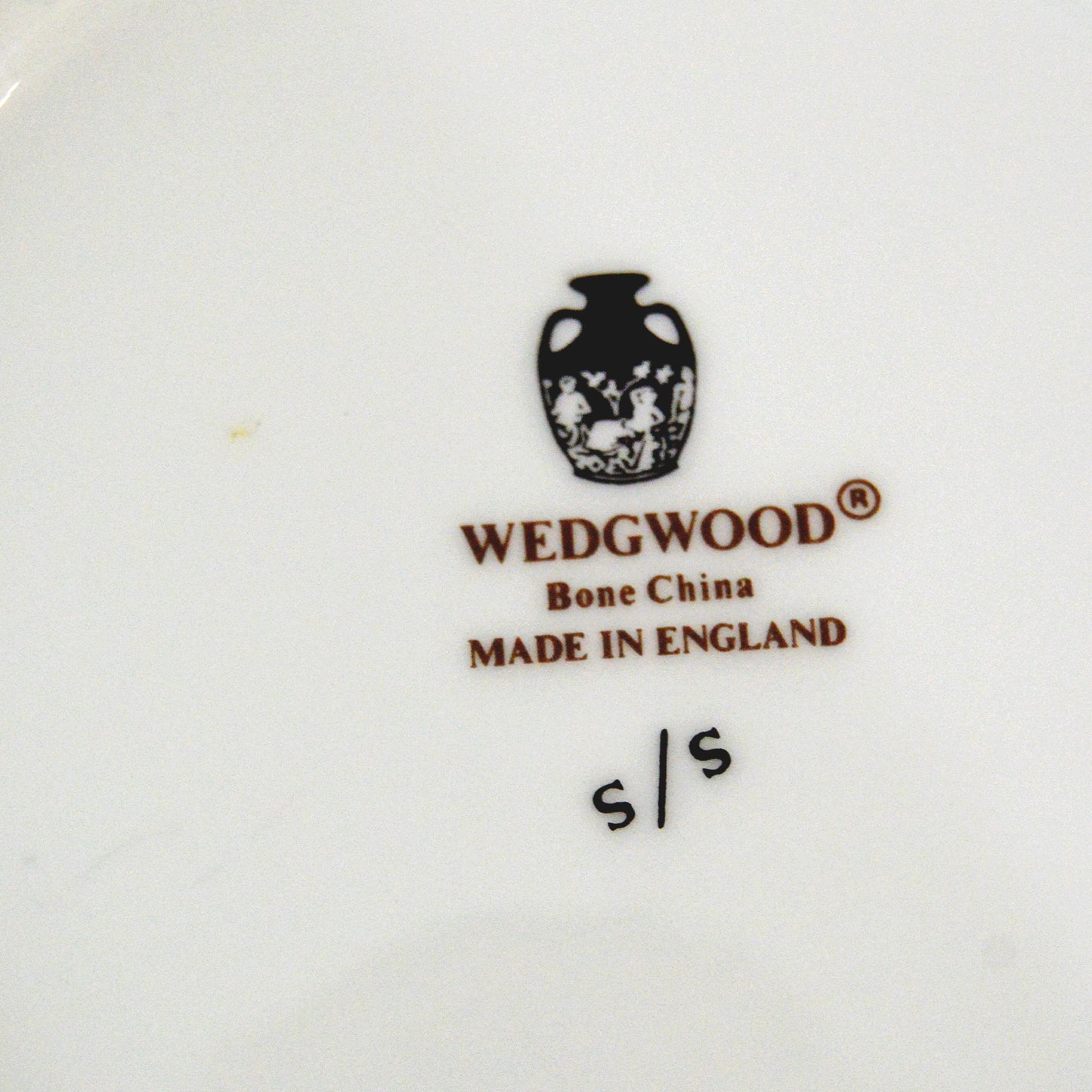 Vintage Bone China Wedgwood Mirabelle Trinket Box (England, 1960s)
